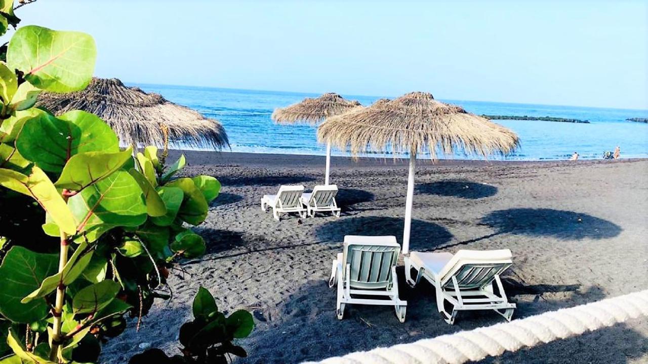 Beach And Pool In Playa De Las Americas Playa de las Americas (Tenerife) Exterior foto