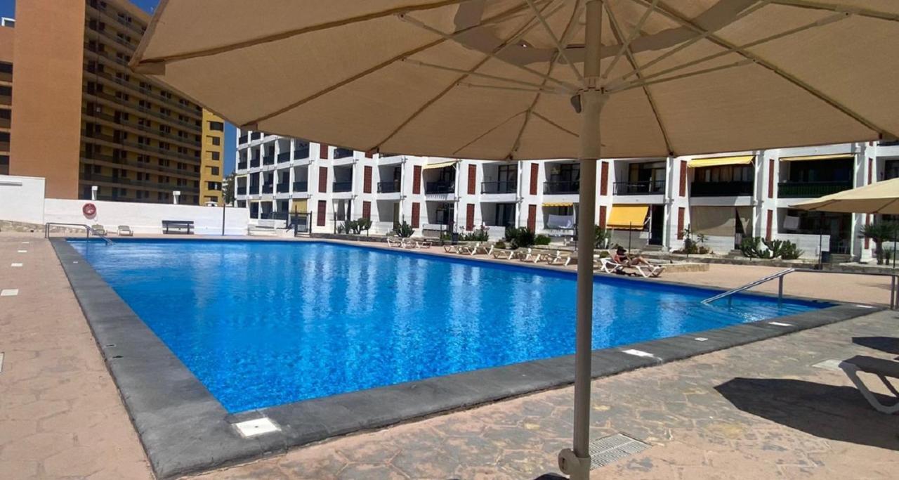 Beach And Pool In Playa De Las Americas Playa de las Americas (Tenerife) Exterior foto