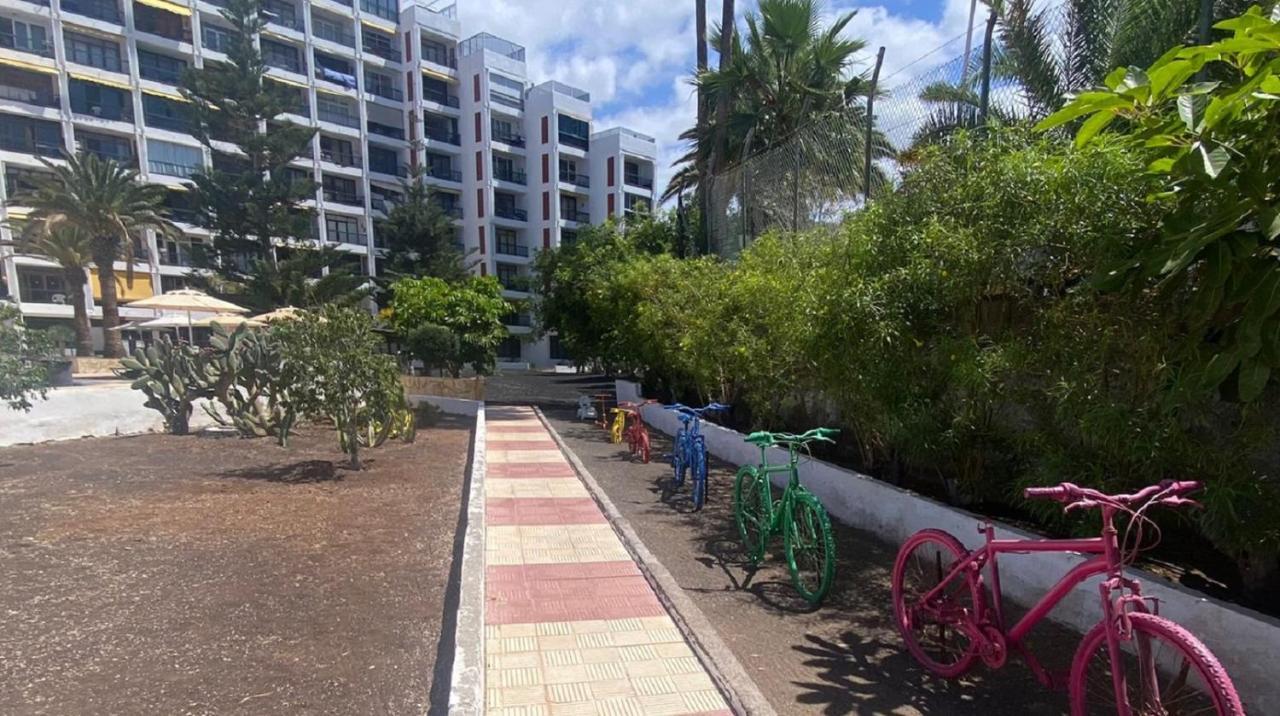 Beach And Pool In Playa De Las Americas Playa de las Americas (Tenerife) Exterior foto